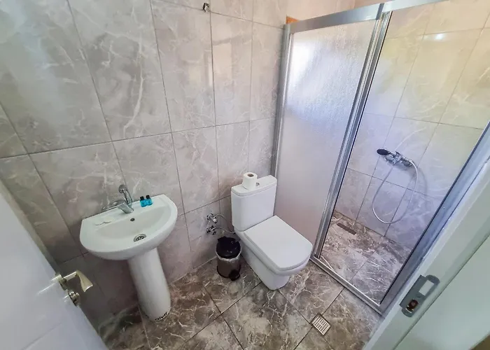 White Palace Bueyuekada Adalar