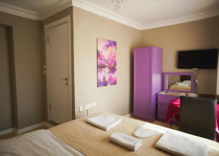 White Palace Bueyuekada Hotel