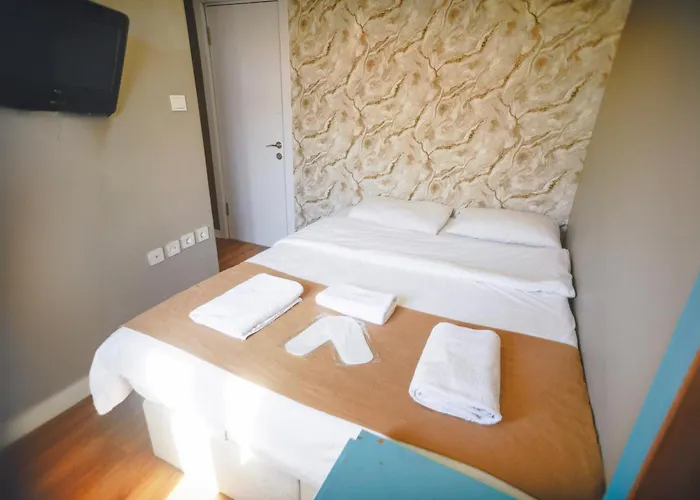 White Palace Bueyuekada Adalar